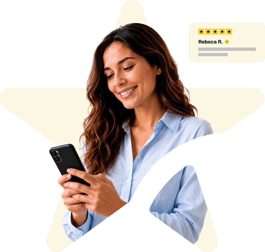 Persona consultando opiniones verificadas en TrustedBrands